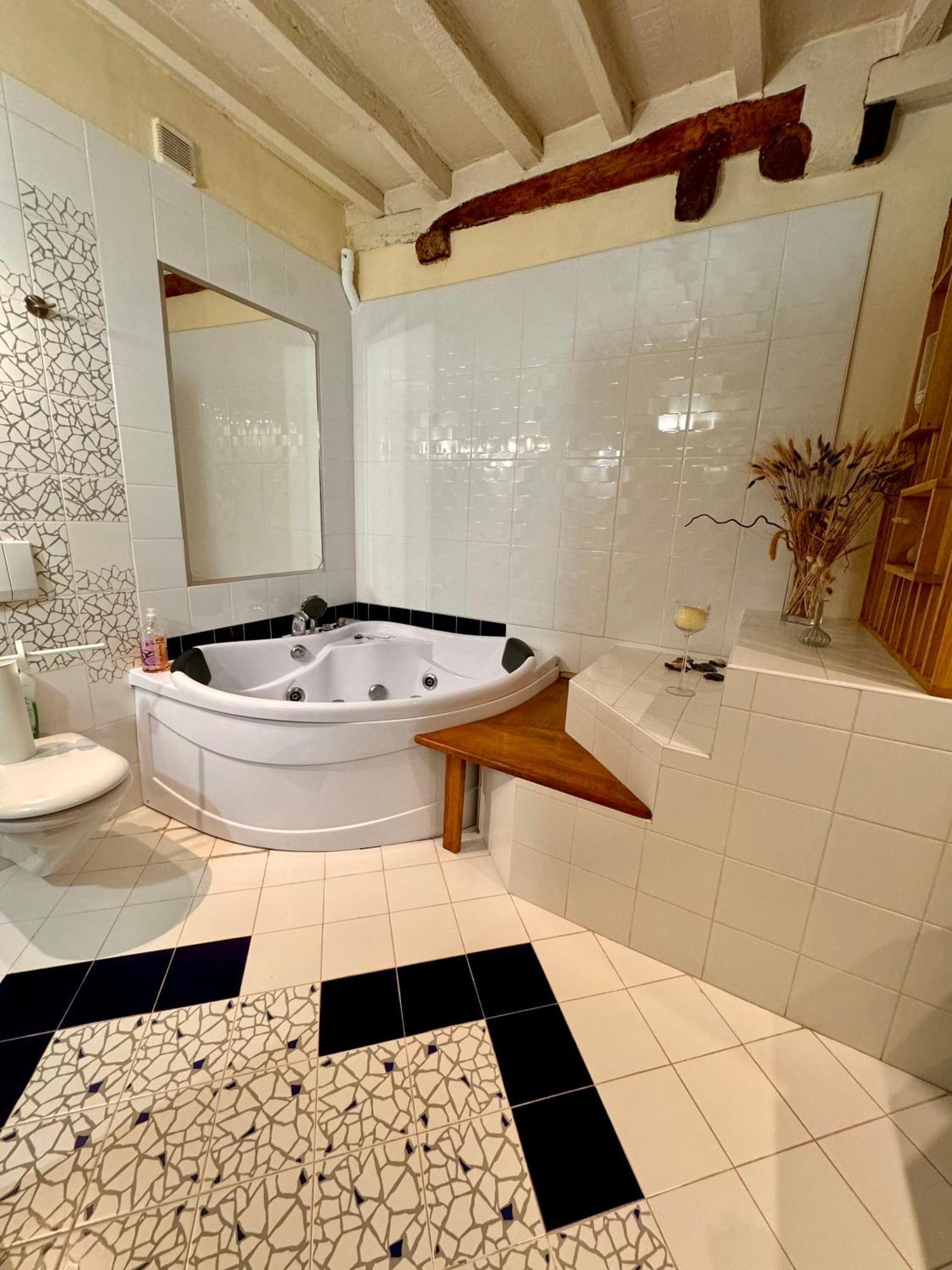 L'elegante - Maison De Avec Bains A Remous - Parking Inclus Ferienhaus *